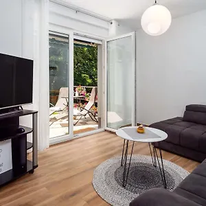 Birdsong Getaway Apartment Jurdani